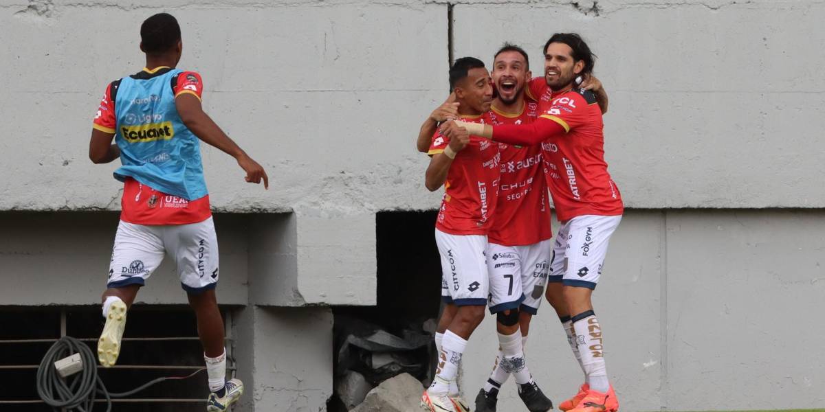 Deportivo Cuenca goleó 4-1 a Aucas, que no levanta cabeza