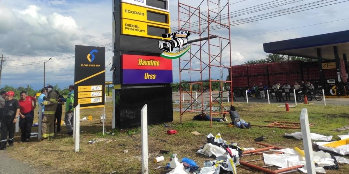 Electrocutados al cambiar valla de una gasolinera en El Triunfo. Hay dos muertos y dos heridos