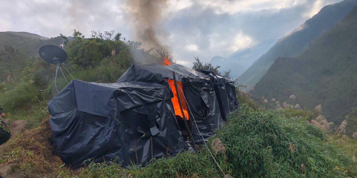 Militares destruyen 45 campamentos de minería ilegal en Azuay