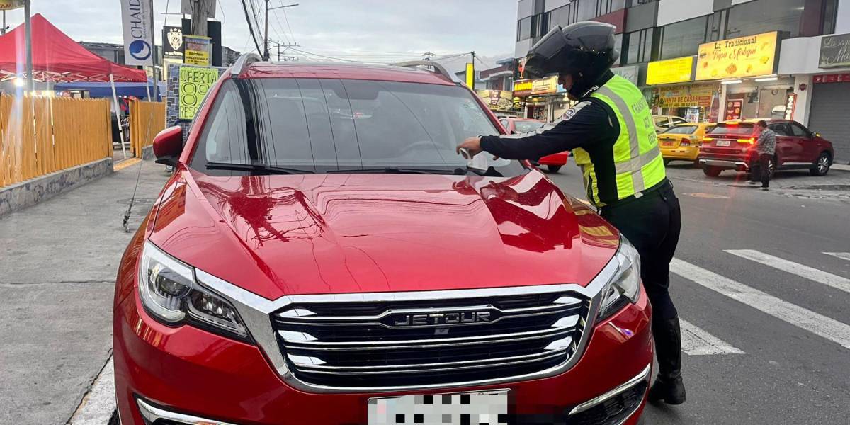 La infracción de tránsito más frecuente es la de gente que conduce sin licencia, en Quito