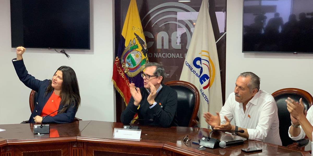 Carlos Rabascall será candidato presidencial; el TCE archivó una impugnación