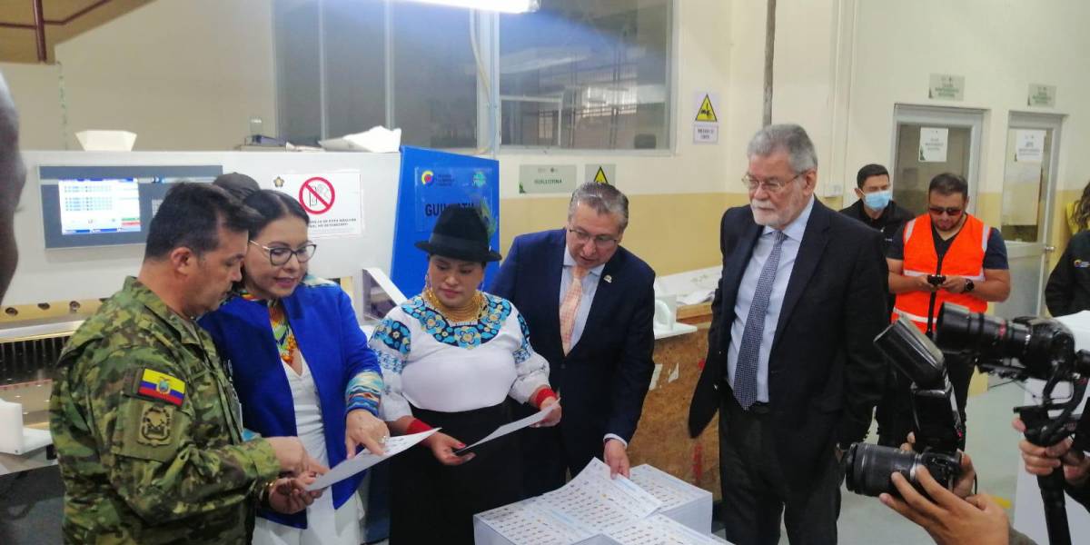 Elecciones Ecuador 2023: la impresión de papeletas concluyó en 10 provincias