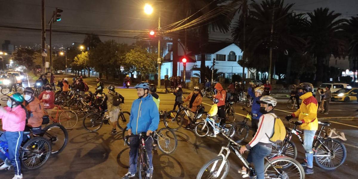 Cicleada en Quito para exigir más seguridad en las vías