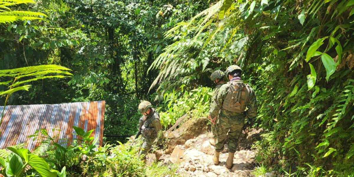 Un soldado ecuatoriano falleció y otro está desaparecido en Carchi, frontera con Colombia