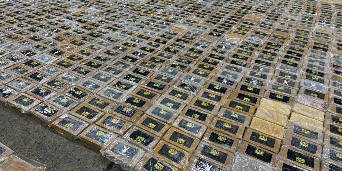 La Policía decomisó en Machala más de tres toneladas de cocaína en un contenedor con destino a Rusia