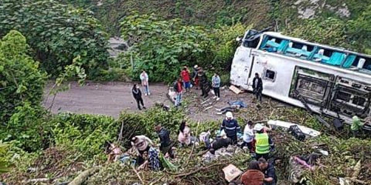 Al menos 12 muertos y 30 heridos deja el accidente de un autobús en el suroeste de Colombia