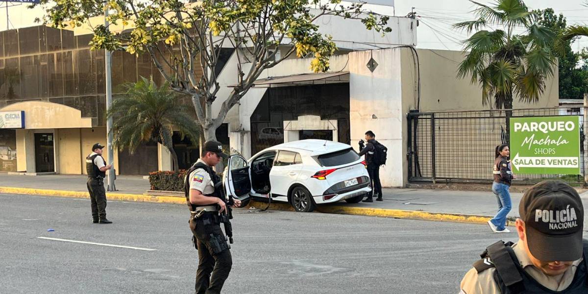 Una pareja fue baleada al menos 30 veces frente a una plaza comercial en Machala