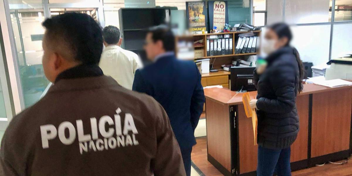 Dos allanamientos se realizaron en Pichincha para investigar un presunto caso de concusión en la Fiscalía