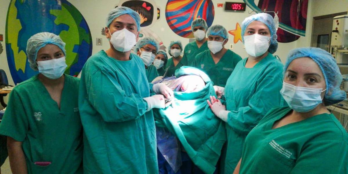 Médicos ecuatorianos realizaron una craneoplastia con inteligencia artificial