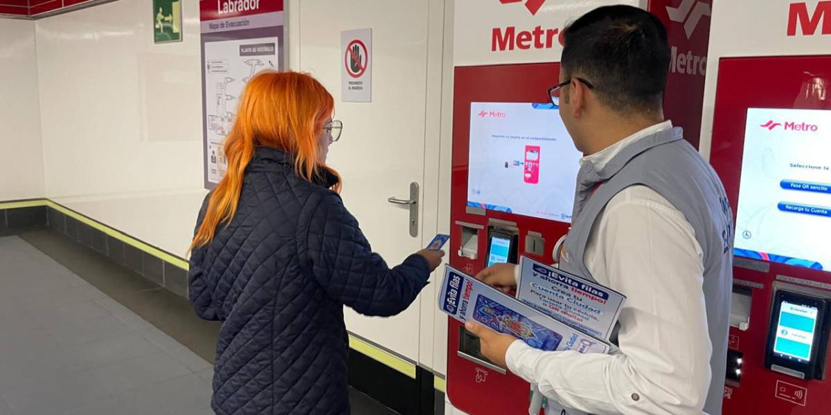 Las tarjetas de débito o crédito pueden ser utilizadas para cargar saldo en la Tarjeta Ciudad del Metro de Quito