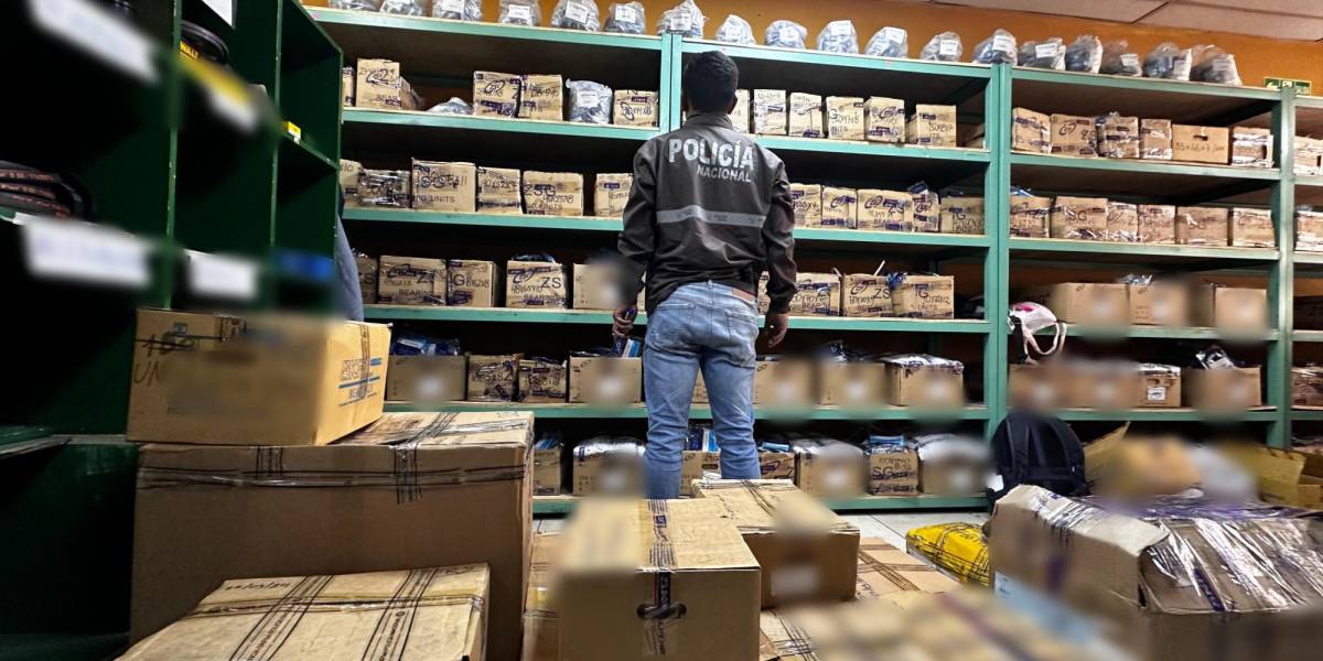 La Policía encuentra mercadería extranjera falsificada que se vendía en un local comercial de Quito