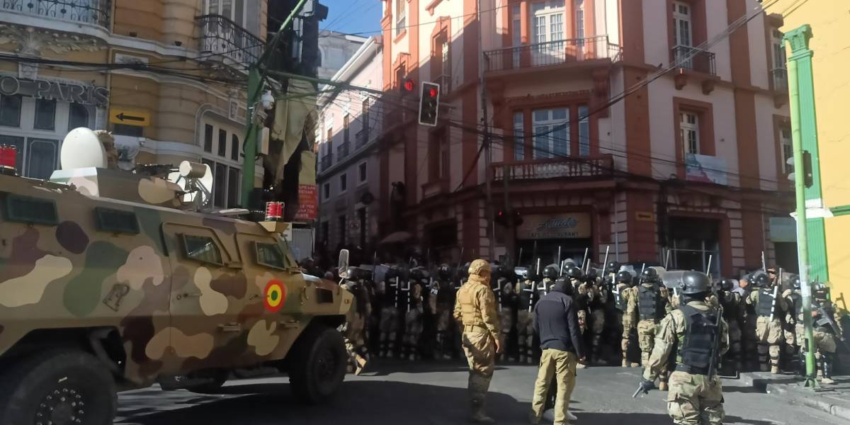 Luis Arce, presidente de Bolivia, denuncia movilizaciones irregulares de militares