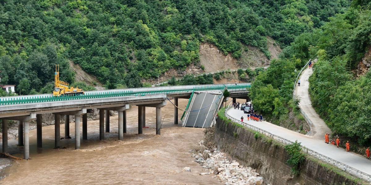 El derrumbe de un puente deja al menos 15 muertos en China
