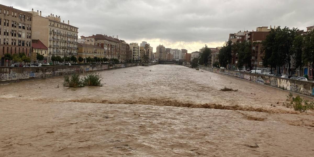 Alerta roja en Málaga: fuertes lluvias obligan a desalojar a miles de personas en esa ciudad española