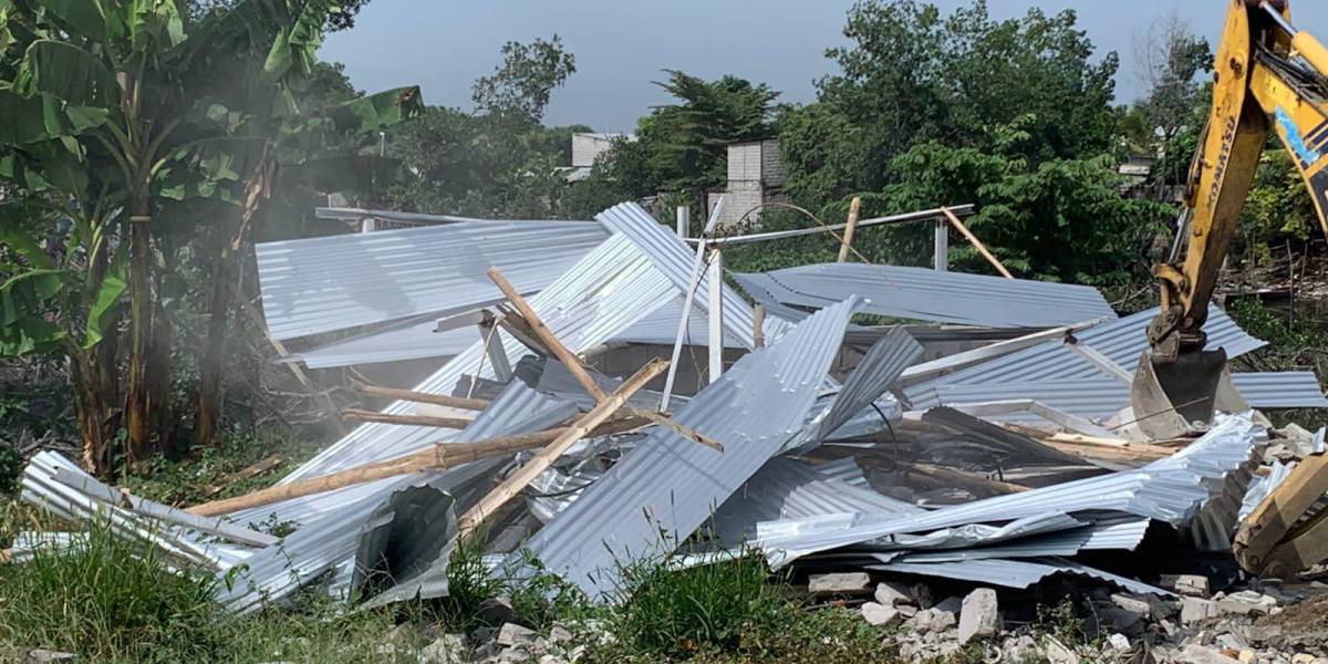 Destruyen asentamientos irregulares en Ciudad Perdida, en el Guasmo Sur