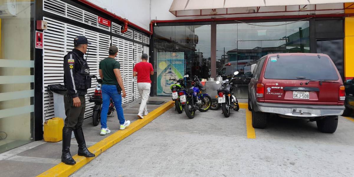 Sujetos robaron USD 20 000 de una gasolinera en Guayaquil