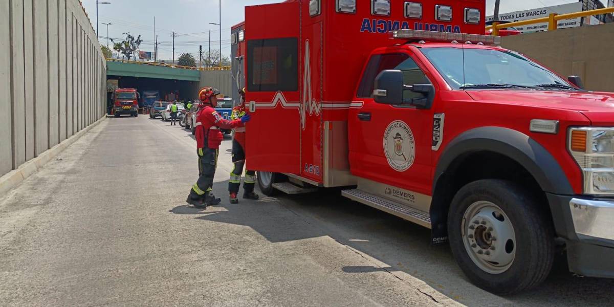 Quito: choque entre un bus y patrullero dejó un policía fallecido