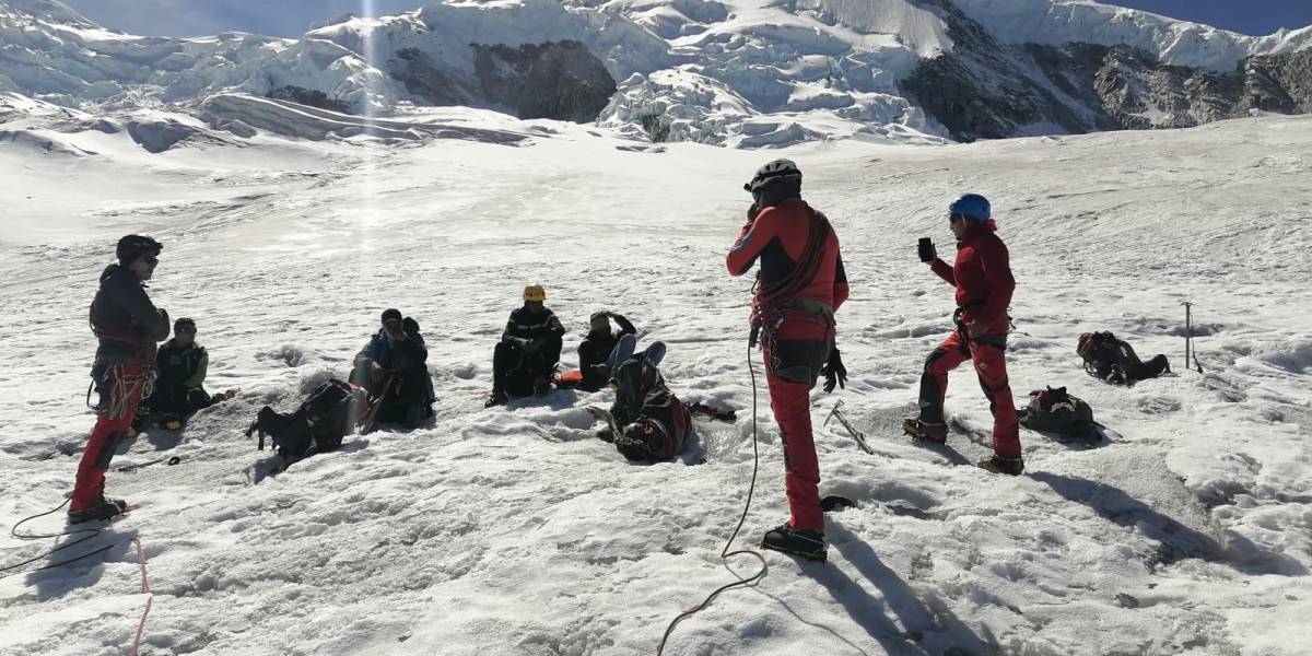 Hallan el cuerpo de un escalador estadounidense que desapareció hace 22 años en la cumbre más alta de Perú