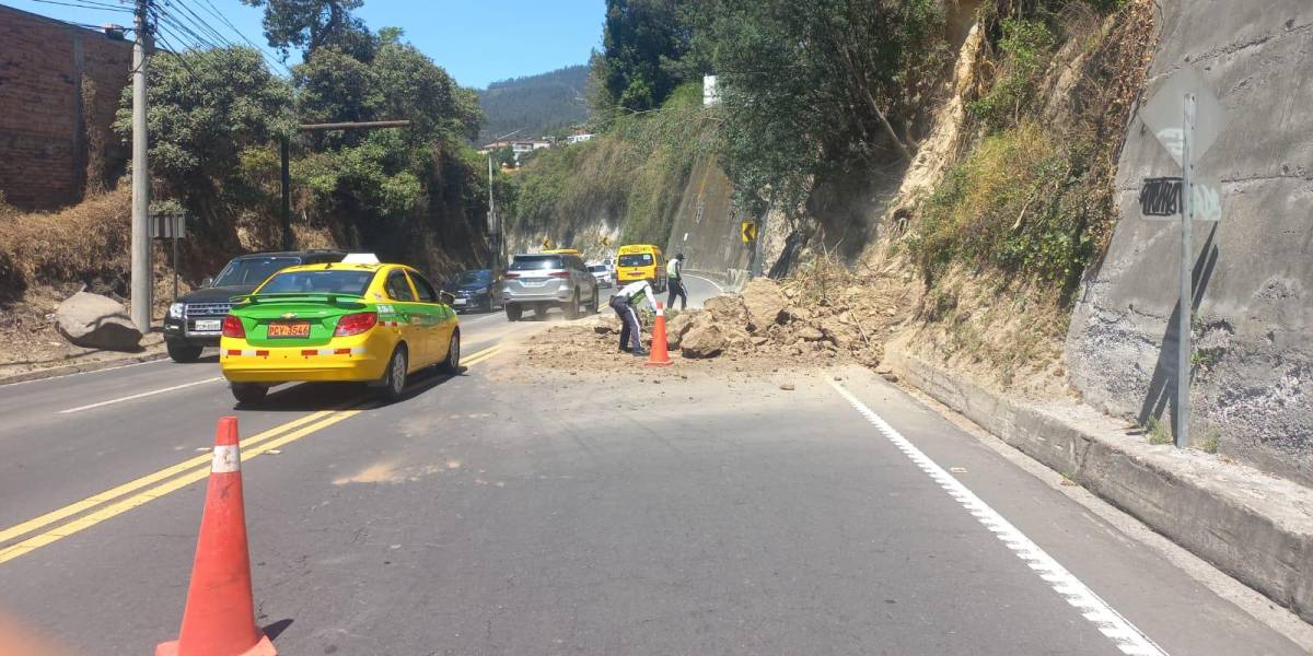 Quito: un deslizamiento de tierra se reporta en el sector de Miravalle