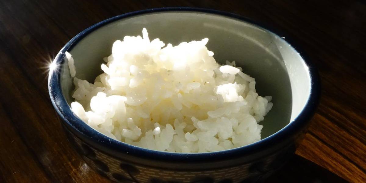 El truco para descubrir si el arroz que comes está hecho de plástico