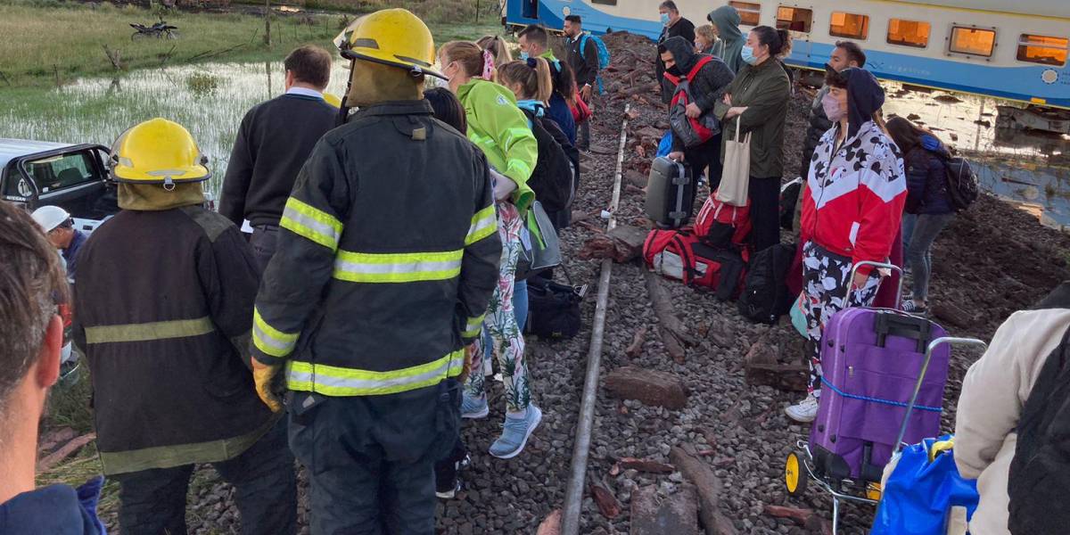 21 heridos en un descarrilamiento de tren de pasajeros en Argentina