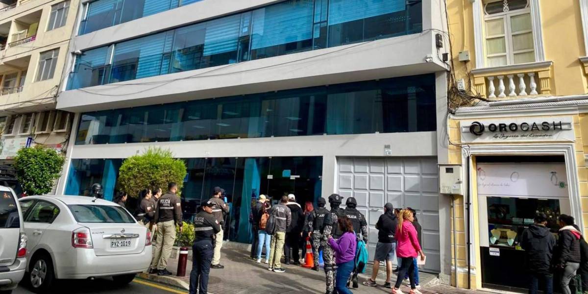 Las oficinas del SRI en Ambato fueron allanadas por un caso de lavado de activos