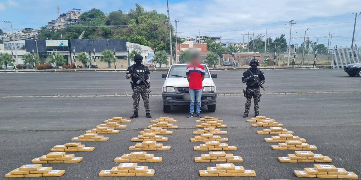 La Policía Nacional decomisó un cargamento de 173 paquetes de cocaína en Esmeraldas