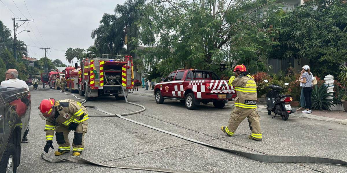 Tres personas heridas tras el incendio de una casa de La Puntilla, Samborondón