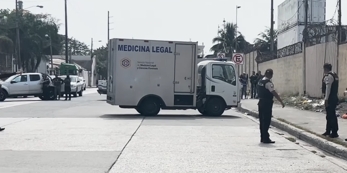 Guayaquil: Dos hombres fueron hallados maniatados y baleados en un vehículo, en Guasmo Sur