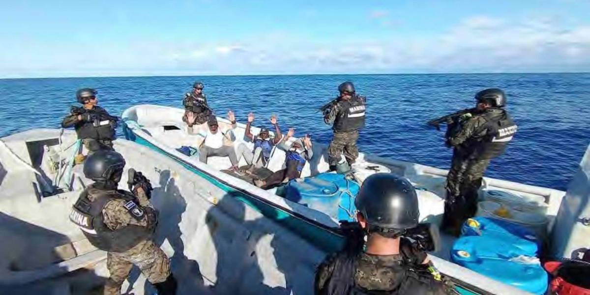 Un ecuatoriano, entre los seis detenidos en aguas salvadoreñas por transportar 1,3 toneladas de cocaína