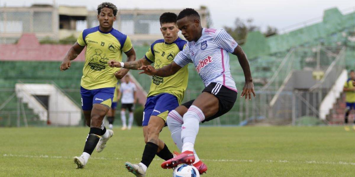 Emelec y Delfín SC igualan en nuevo amistoso disputado en Portoviejo
