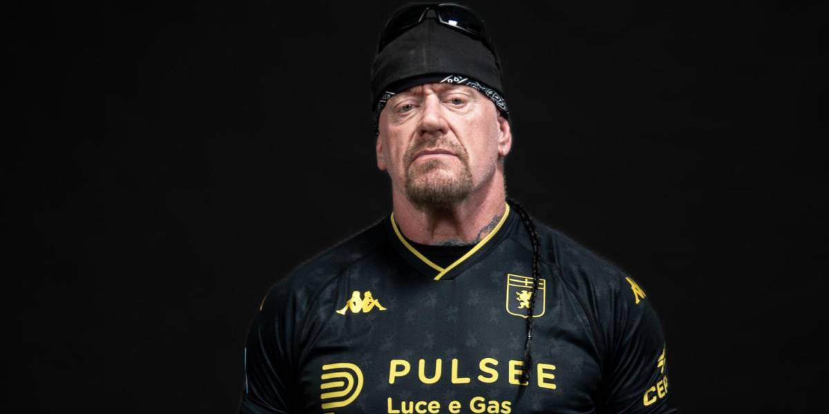 The Undertaker presentó la tercera equipación del Genoa de Italia