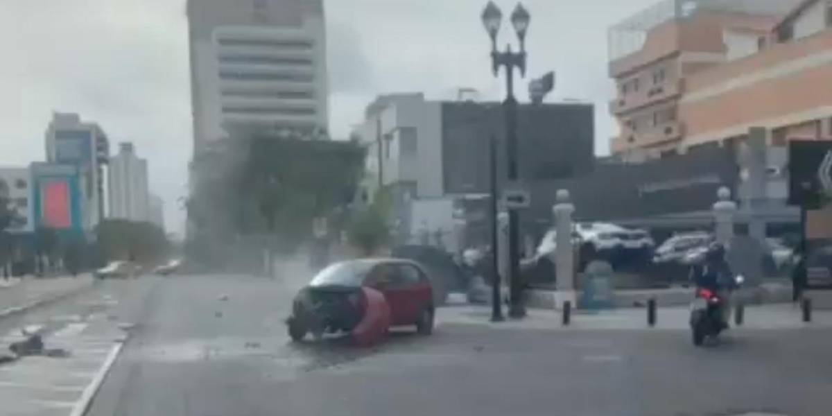 Guayaquil | Cinco heridos dejó un aparatoso choque en la avenida 9 de Octubre