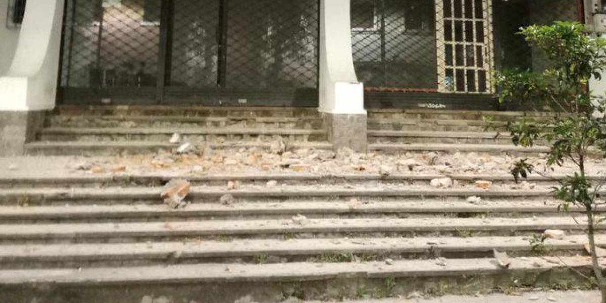 Quito: el sismo provocó pequeños deslizamientos de tierra y dos edificaciones resultaron afectadas