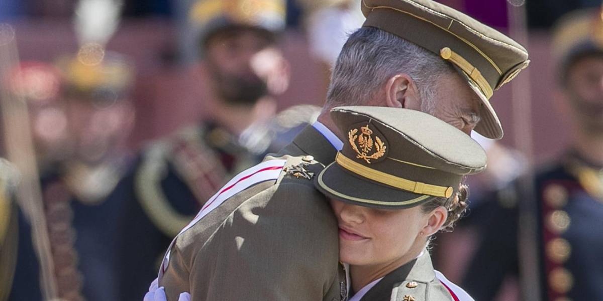 Ceremonia emotiva: la princesa Leonor recibió la Gran Cruz del Mérito Militar entregado por su padre
