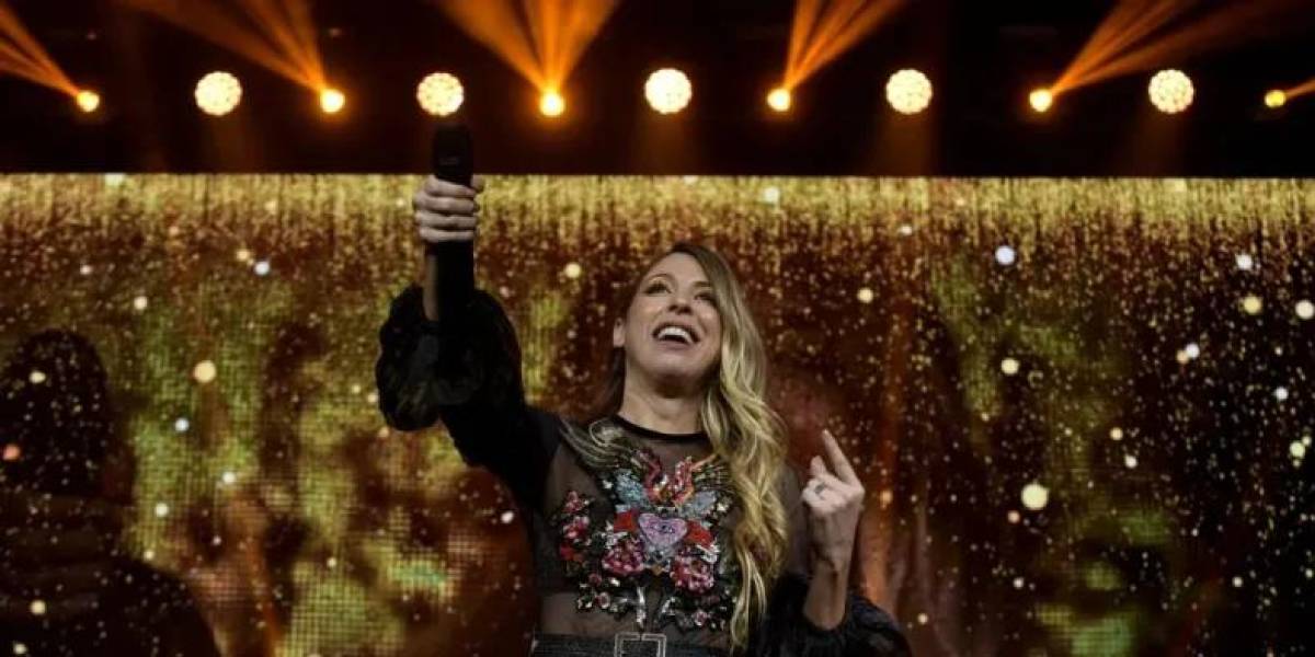 Flor Bertotti volvió a los escenarios para cantar sus más conocidos éxitos en Argentina