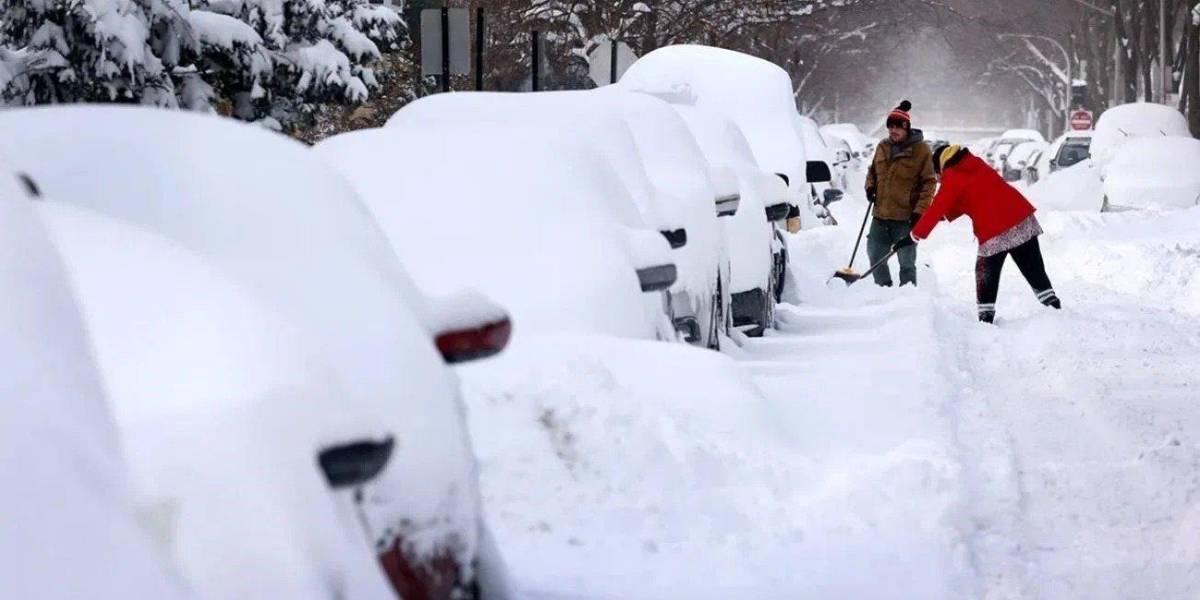 Alerta en 11 estados de EE. UU. por nevadas extremas tras tormenta invernal