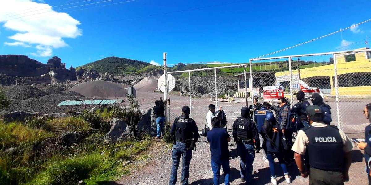 Seis mineras irregulares, que presuntamente contaminaban fuentes de agua en Pintag, fueron clausuradas