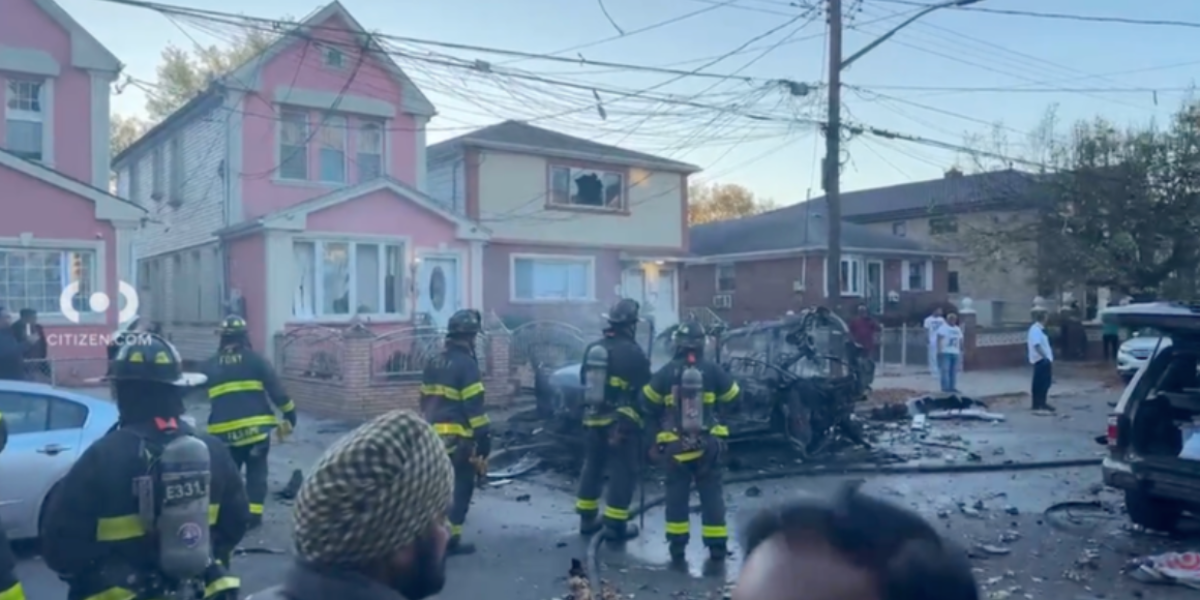 La explosión de una camioneta en Queens, Estados Unidos, destruyó las ventanas de seis viviendas cercanas