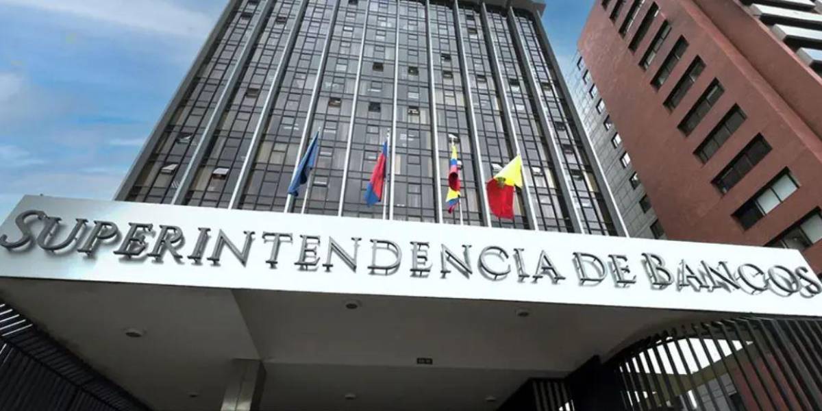 Noboa envía una terna al Cpccs para la designación del Superintendente de Bancos