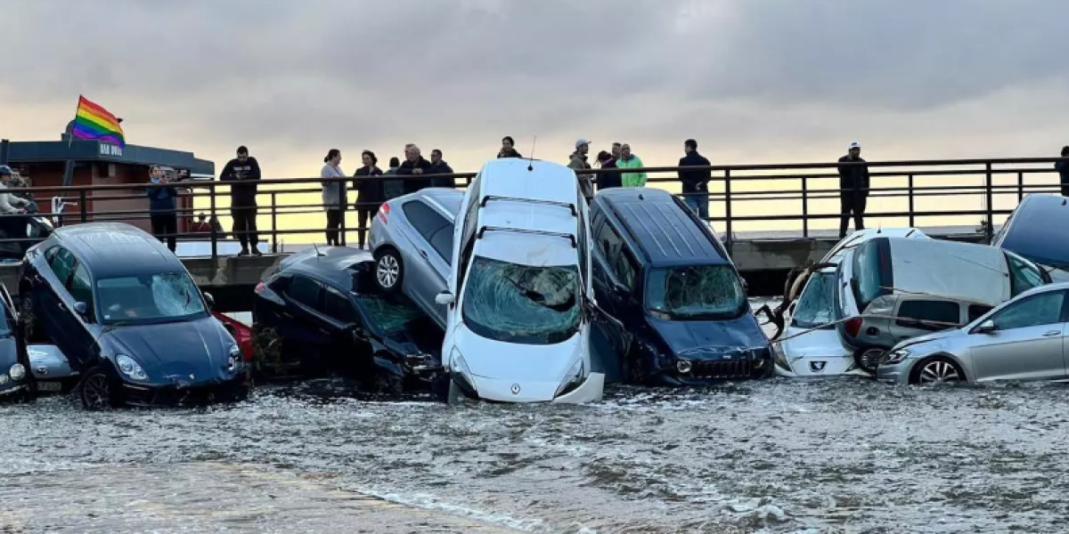 El centro de Cadaqués, en Girona, se inunda por las fuertes lluvias