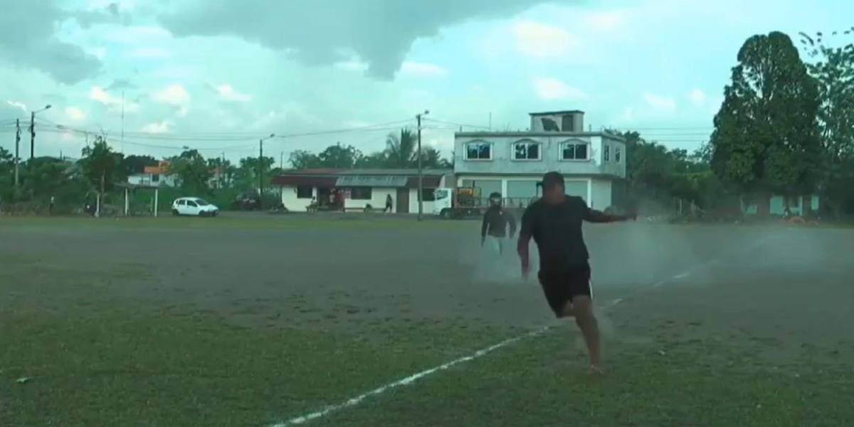 Una balacera en medio de un partido de fútbol en El Coca queda registrado en video