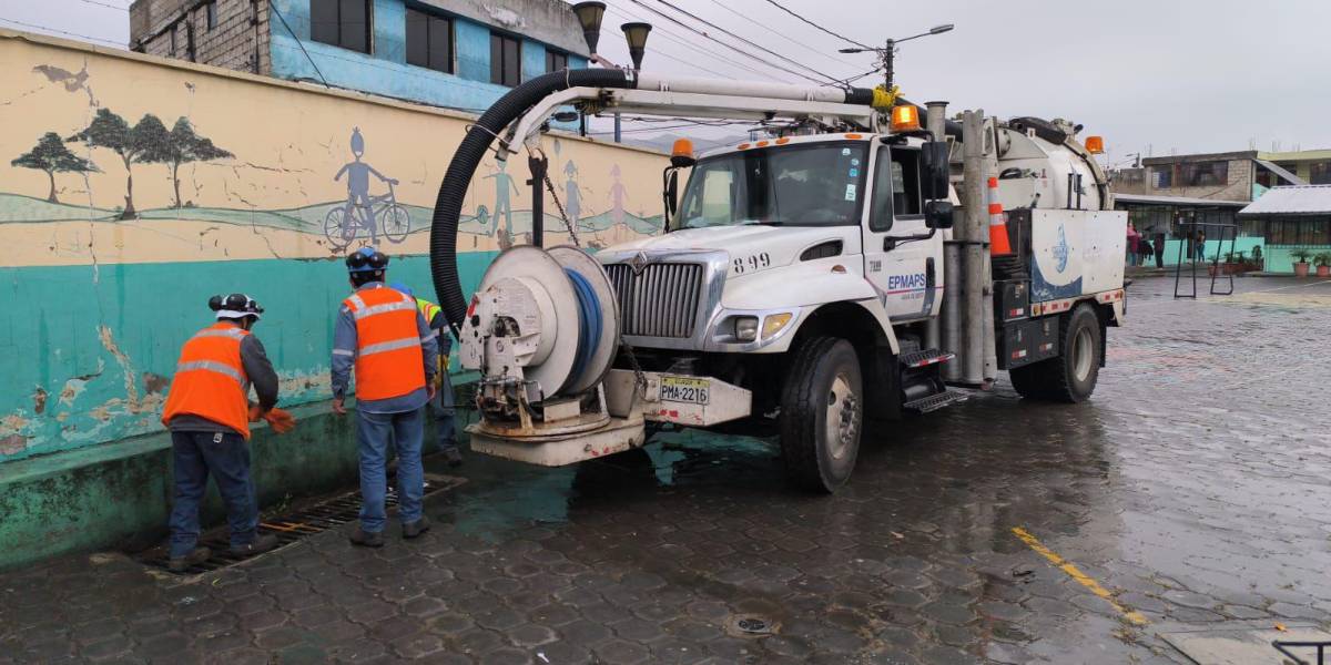 Acumulaciones de agua se reportaron en el sur de Quito, este 10 de octubre