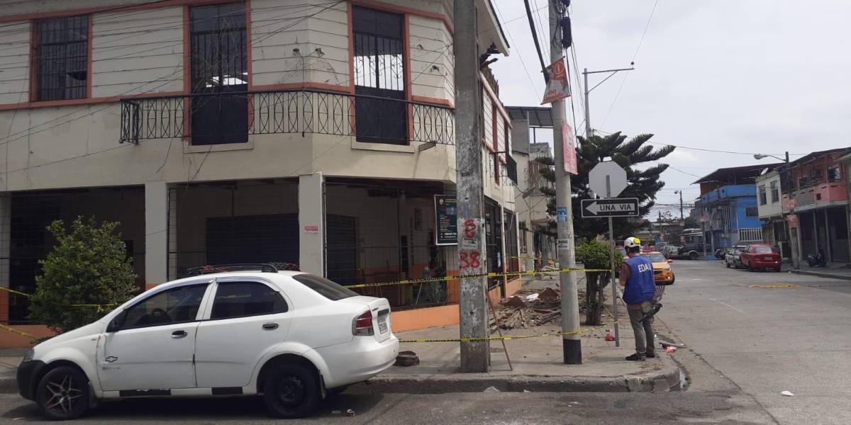 Una mujer falleció después de que la parte de un techo le cayera encima, en el sur de Guayaquil