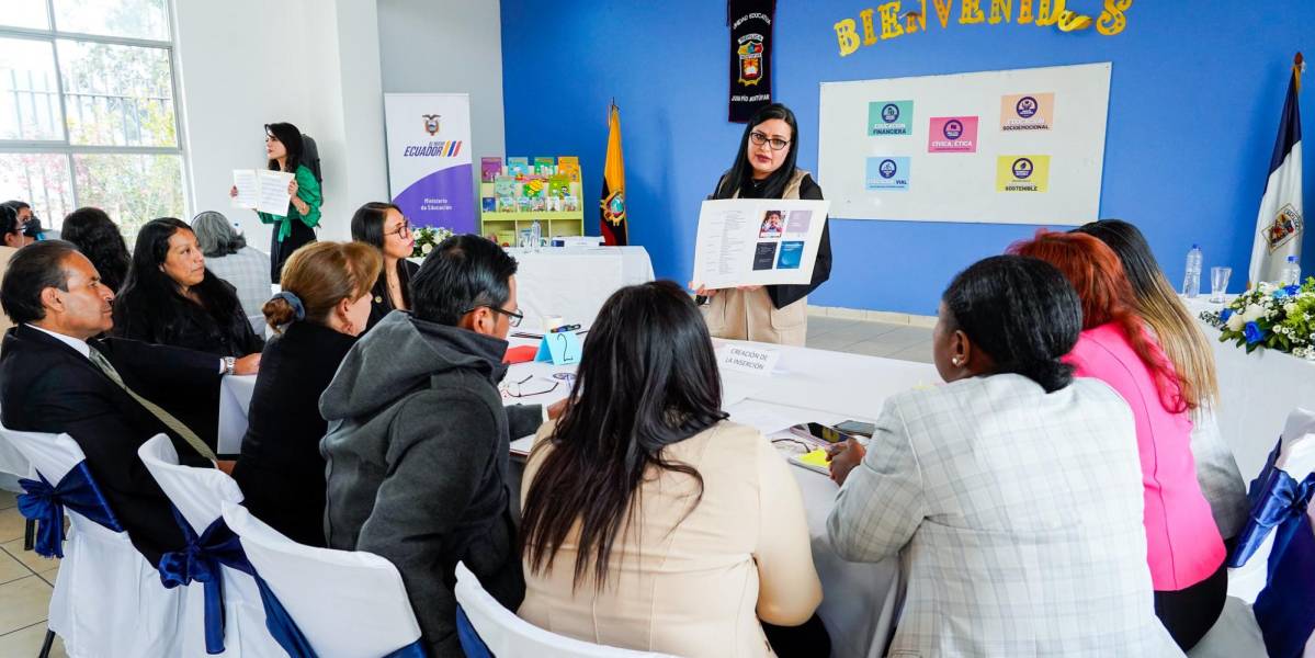 A puertas del regreso a clases, los docentes aún no terminan de capacitarse en las nuevas temáticas de la malla curricular