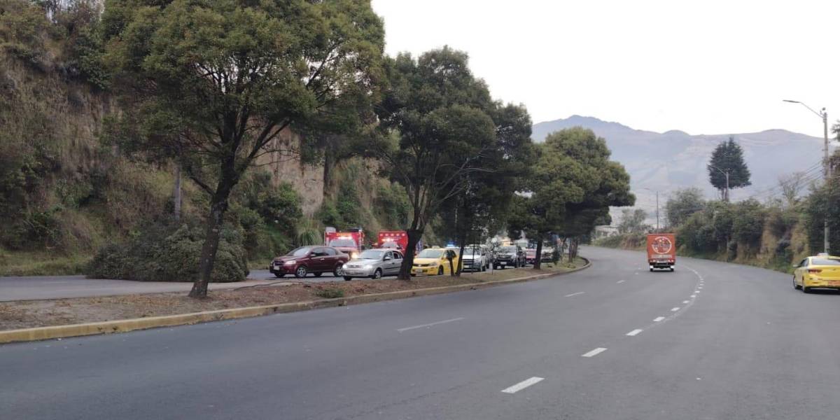 Quito | Un choque entre tres vehículos dejó cuatro personas heridas en la Lucha de los Pobres