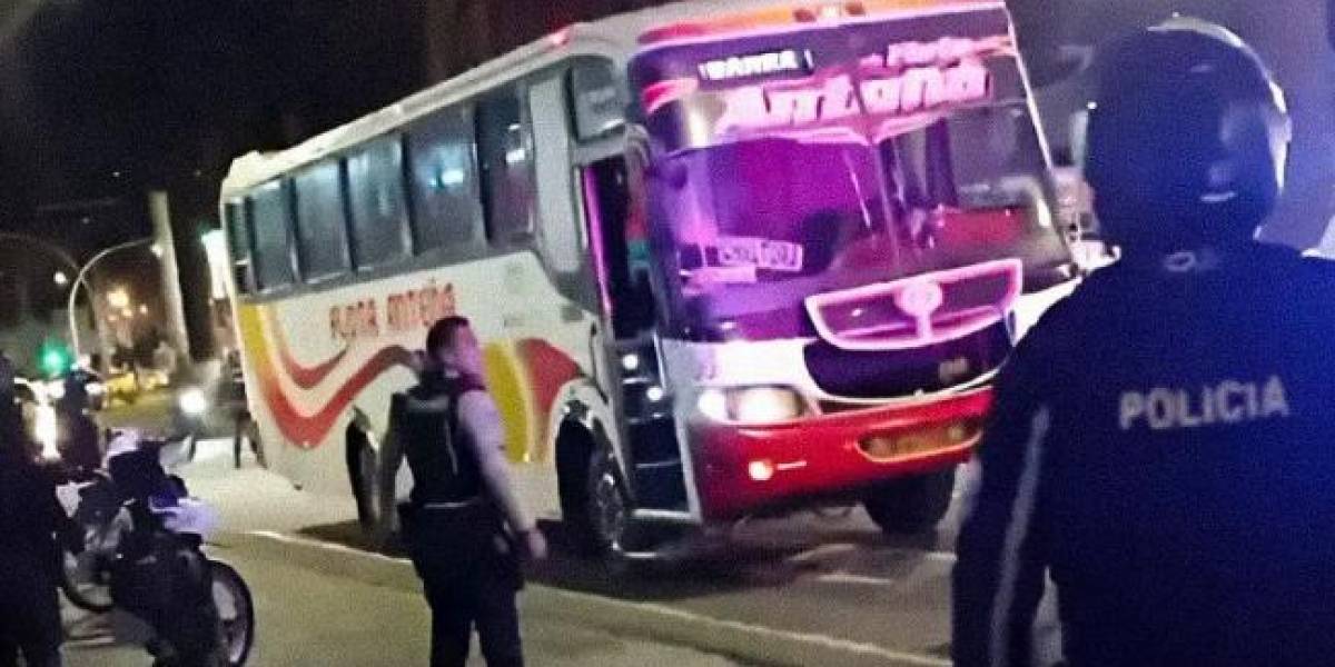 El hombre que secuestró a los pasajeros de un bus en Ibarra recibe prisión preventiva