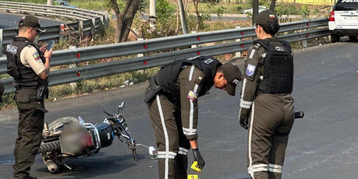 Un asaltante falleció en un hospital tras ser herido de bala por un policía en Guayaquil