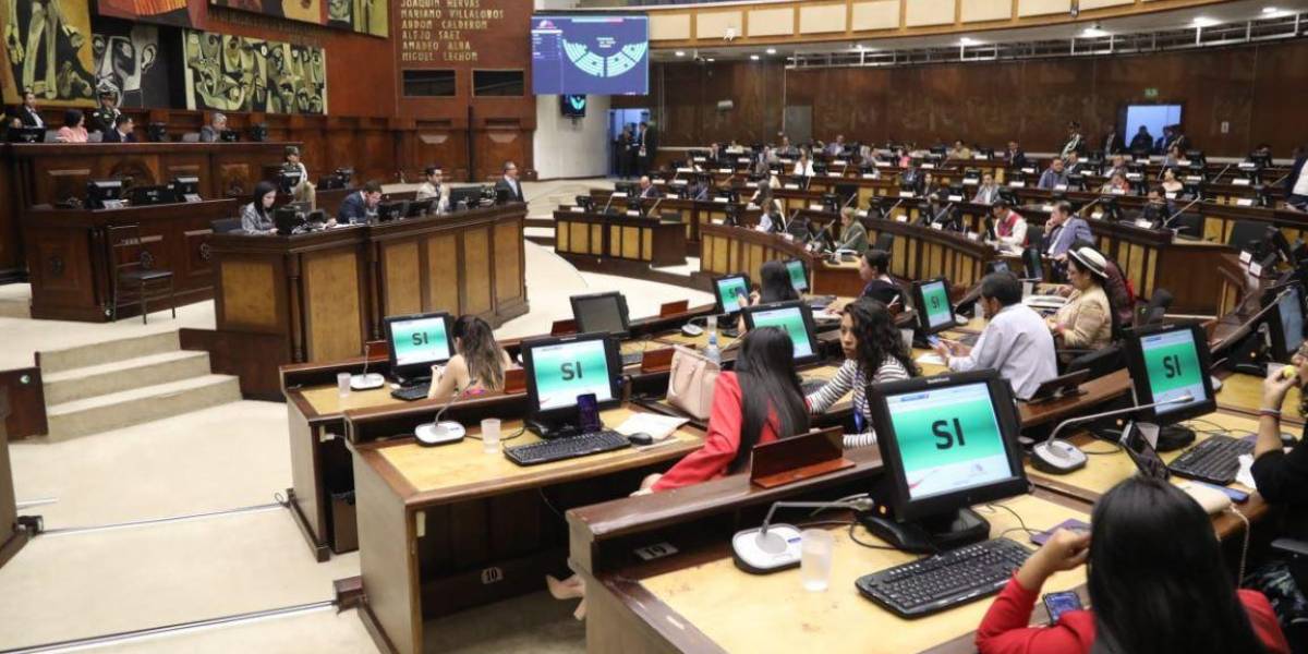 Estos asambleístas conforman la Comisión Ocasional para tramitar la reforma sobre bases militares extranjeras