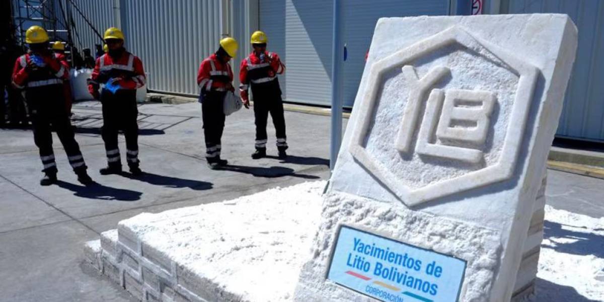 Bolivia firma contrato para construcción de dos plantas de litio con compañía china